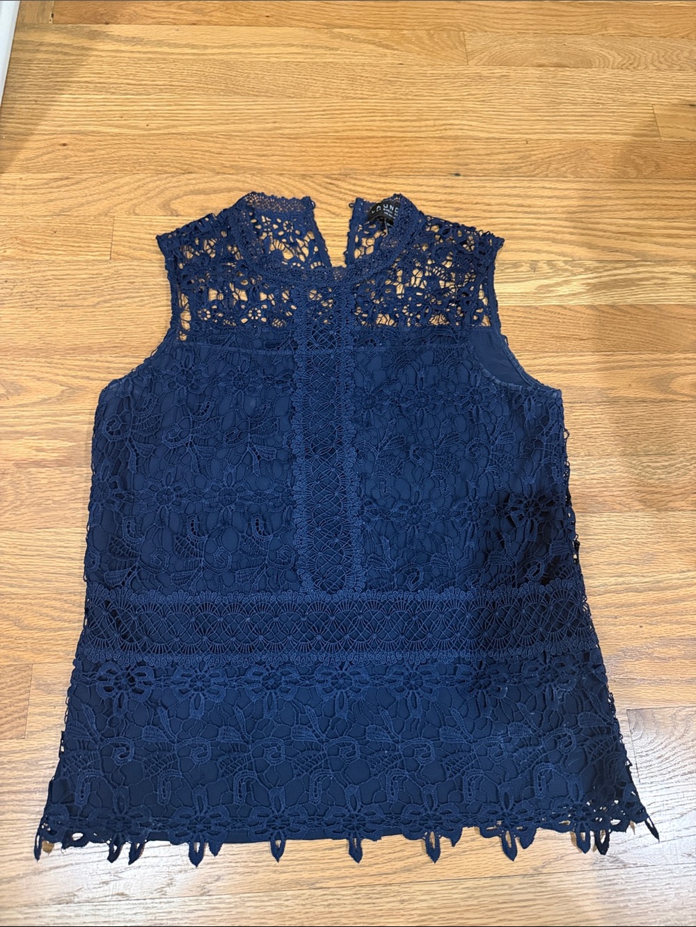 Laundry By Shelli Segal Navy Lace Crochet Sleeveless Top